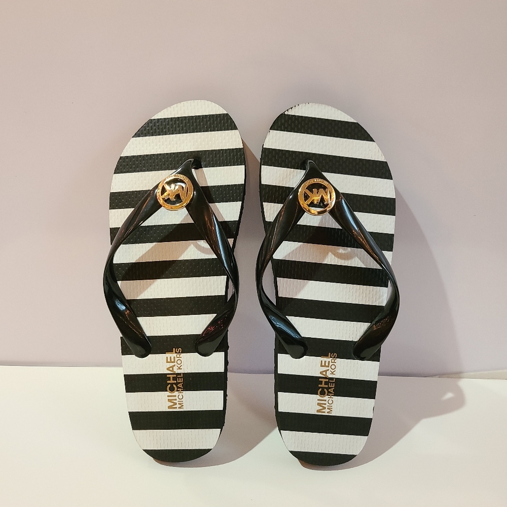 NWOT MK slipper